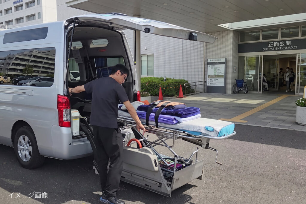 ストレッチャーを使った転院搬送